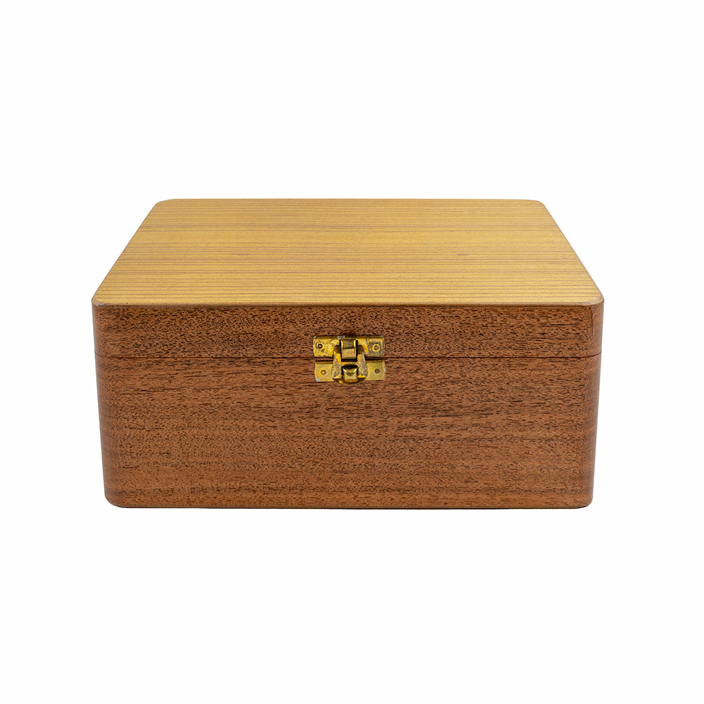 SECONDS: Reuben chess pieces: Staunton style in acacia and boxwood